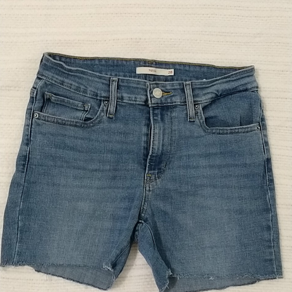 💥5 for $20💥Levi's jean cut off shorts.